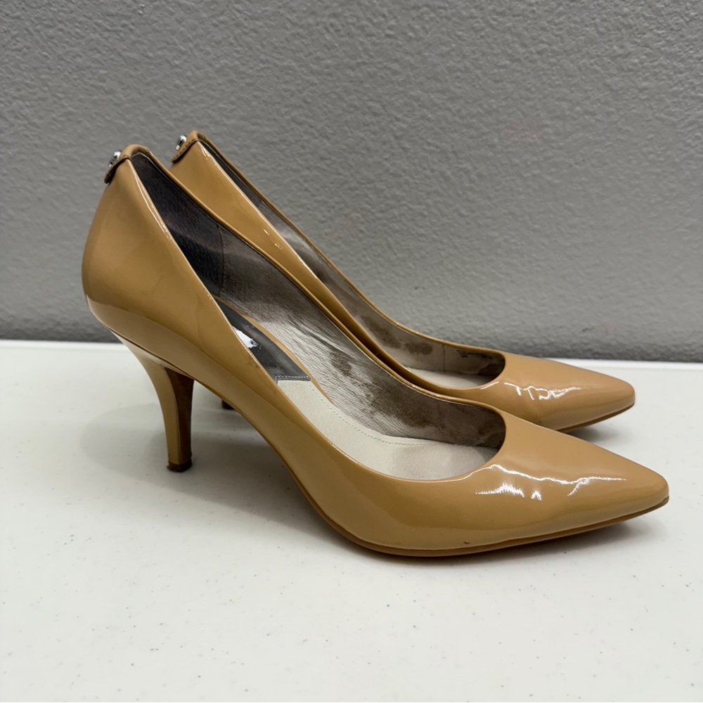 Michael Kors Beige Patent Leather Heels Size 10 Womens Designer Shoes